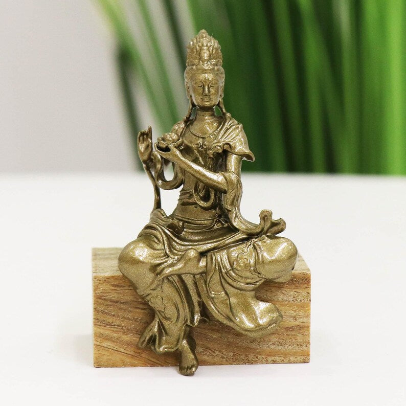 Bronze Guanyin Buddha Statue: Lotus Flower, Portable Altar Ornament