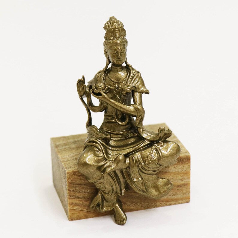 Bronze Guanyin Buddha Statue: Lotus Flower, Portable Altar Ornament