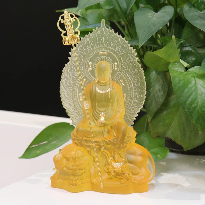 Statue de Bodhisattva Ksitigarbha en verre coloré : Décoration de temple bouddhiste