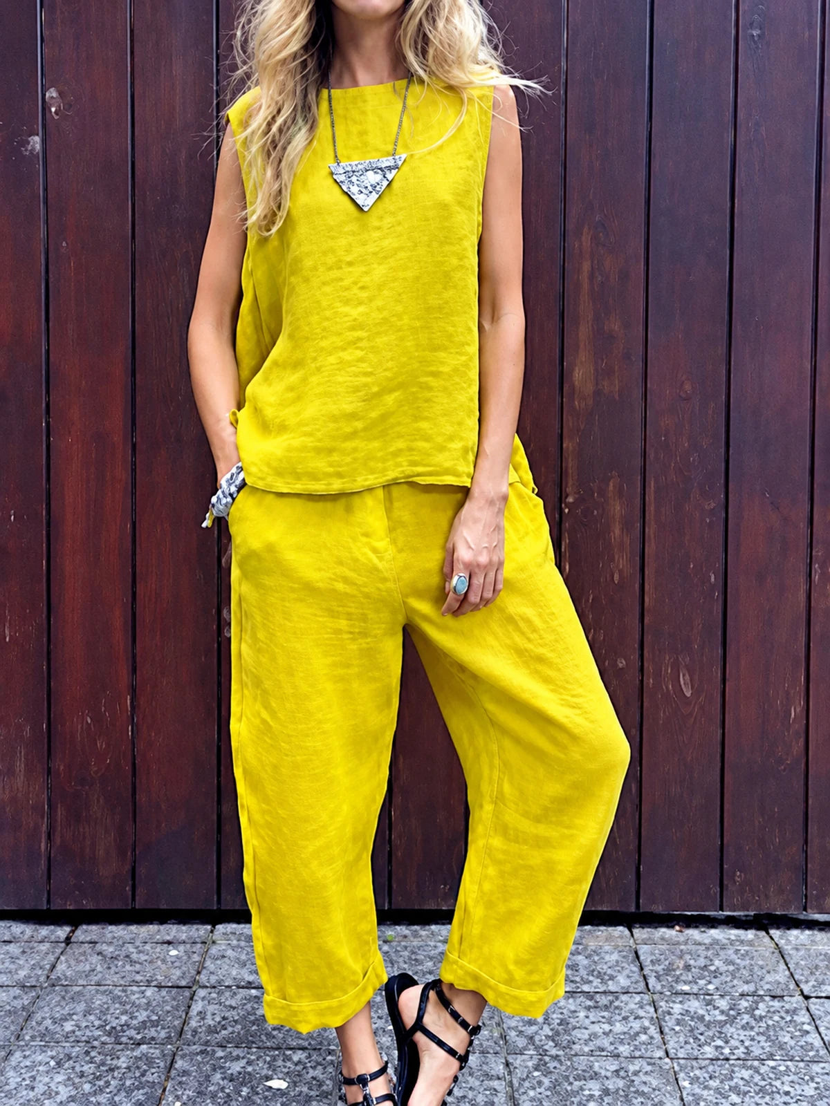 Women's Cotton Linen Two Piece Set with Top and Pants in Green - product view