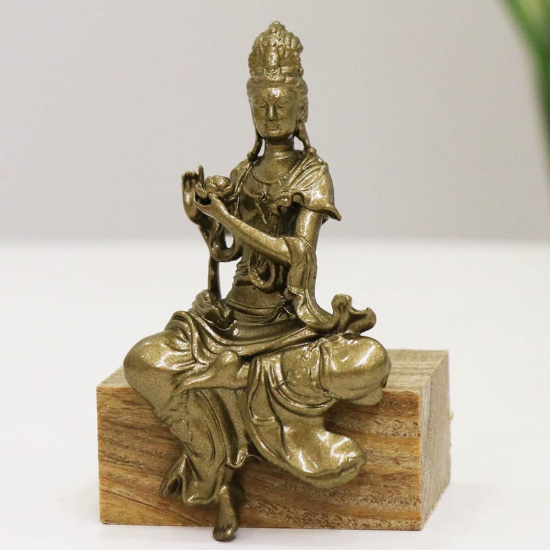 Bronze Guanyin Buddha Statue: Lotus Flower, Portable Altar Ornament