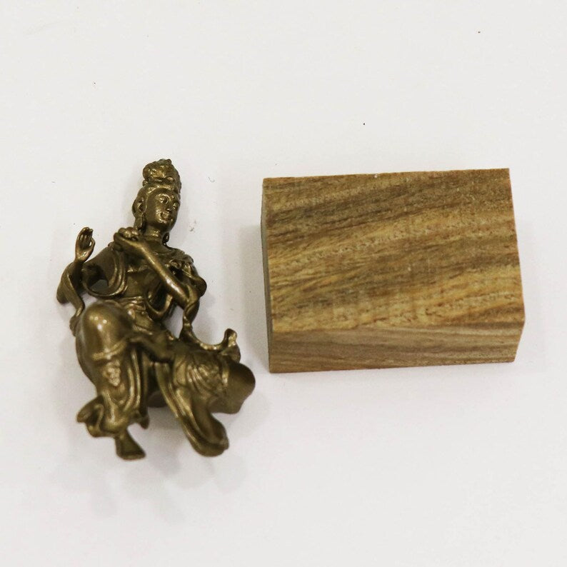 Bronze Guanyin Buddha Statue: Lotus Flower, Portable Altar Ornament