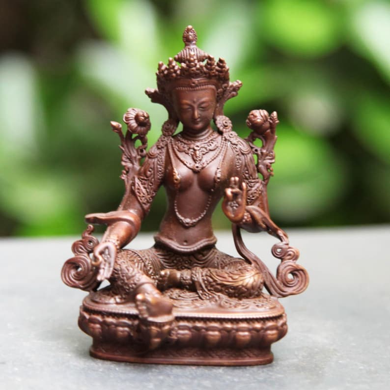 Statue de Bouddha Tara Verte en cuivre faite à la main : Ornement bouddhiste