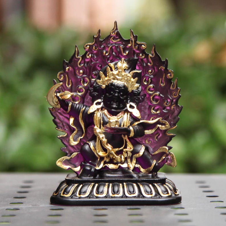 Gardien de l'Abondance : Statue en Verre de Mahakala à Deux Bras - Une Puissante Pièce Maîtresse d'Autel pour les Bénédictions de la Maison